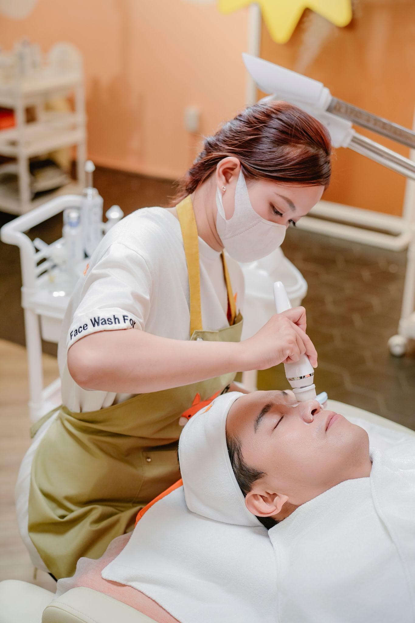 Face Wash Fox phục vụ khách hàng không phân biệt giới tính