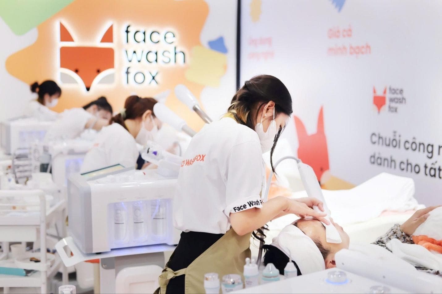 Đội ngũ kỹ thuật viên lành nghề và trang thiết bị tiên tiến.