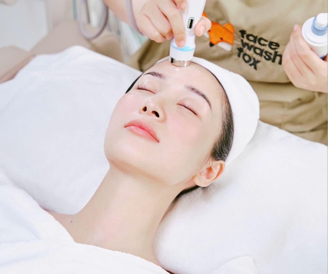 Khách hàng trải nghiệm liệu trình chuyên sâu tại Face Wash Fox